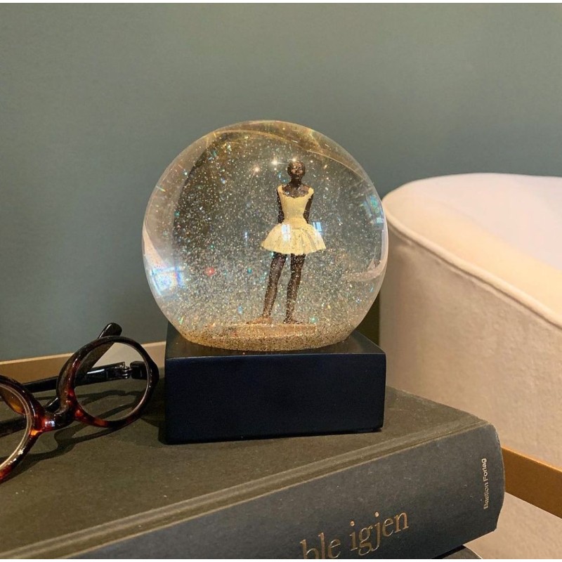 SNOWGLOBES, Dancer